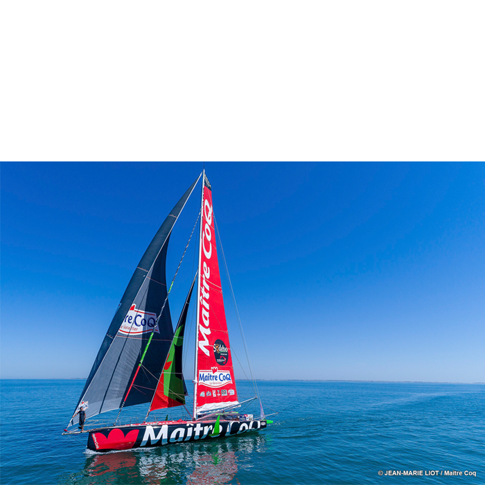 Le bateau Maître CoQ IV en mer